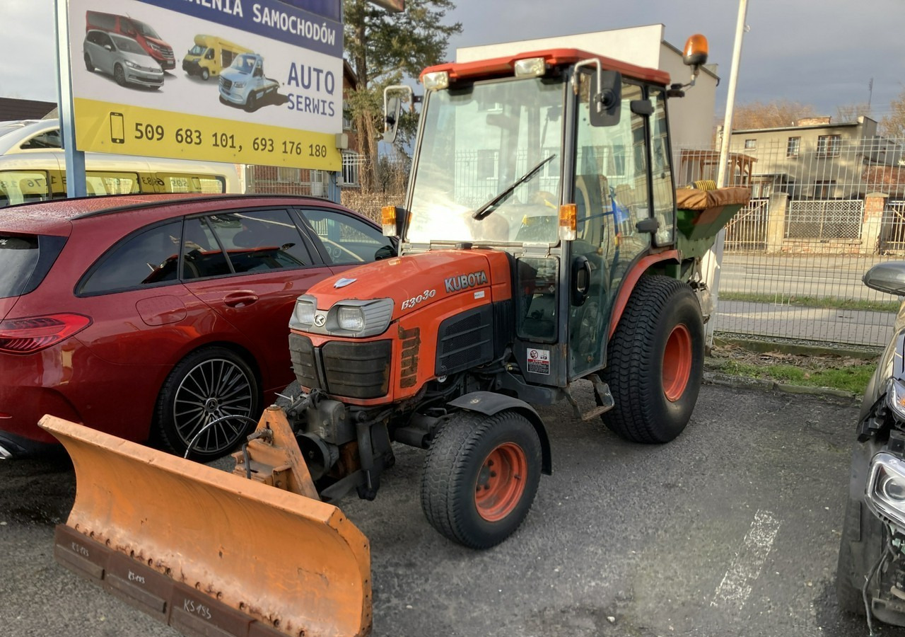 Inna Inny Traktor Kubota 4X4 B 3030 Odśnieżarka posypywarka Pług 2011 - Komunalinis traktorius: foto 1 Inna Inny Traktor Kubota 4X4 B 3030 Odśnieżarka posypywarka Pług 2011 - Komunalinis traktorius: foto 1