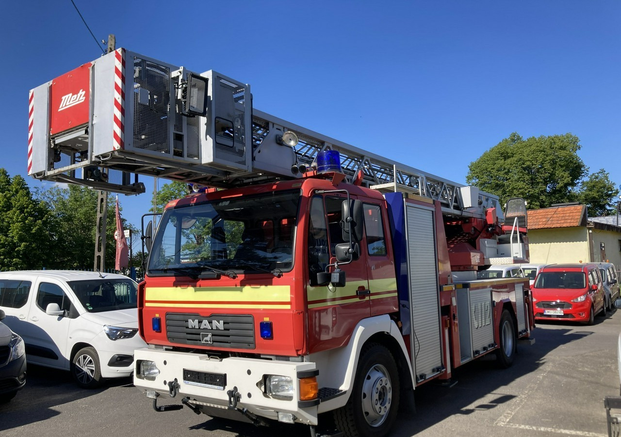 MAN L 2000 MAN 15,280 Straż pożarna drabina Strażacka zwyżka 32m Metz Model 20 - Gaisrinė mašina: foto 2 MAN L 2000 MAN 15,280 Straż pożarna drabina Strażacka zwyżka 32m Metz Model 20 - Gaisrinė mašina: foto 2
