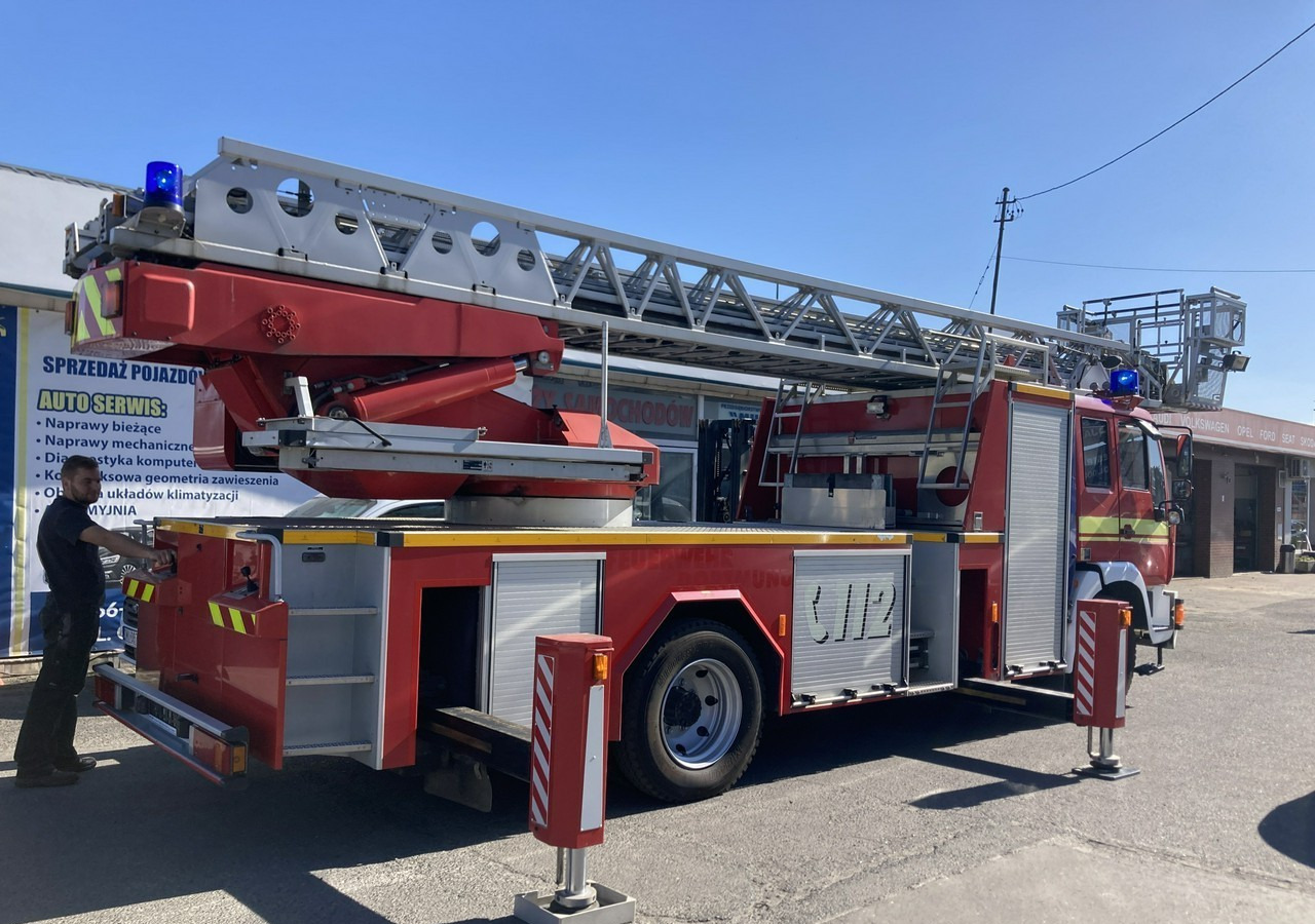 MAN L 2000 MAN 15,280 Straż pożarna drabina Strażacka zwyżka 32m Metz Model 20 - Gaisrinė mašina: foto 5 MAN L 2000 MAN 15,280 Straż pożarna drabina Strażacka zwyżka 32m Metz Model 20 - Gaisrinė mašina: foto 5