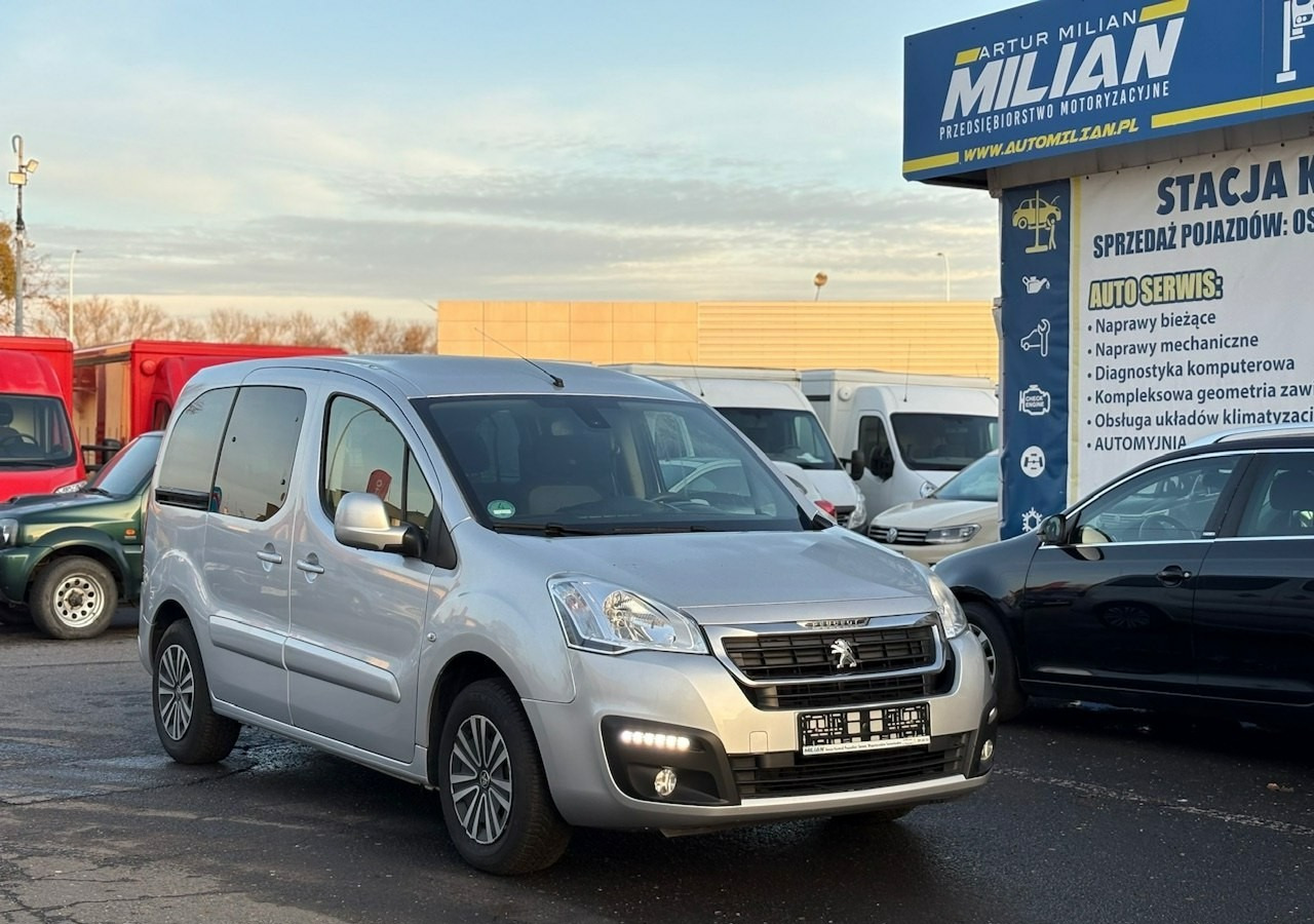 Peugeot Partner II Partner Tepee 1.6 HDI 120KM Family Klimatronik 2xDrzwi 2016 - Universalas: foto 1 Peugeot Partner II Partner Tepee 1.6 HDI 120KM Family Klimatronik 2xDrzwi 2016 - Universalas: foto 1