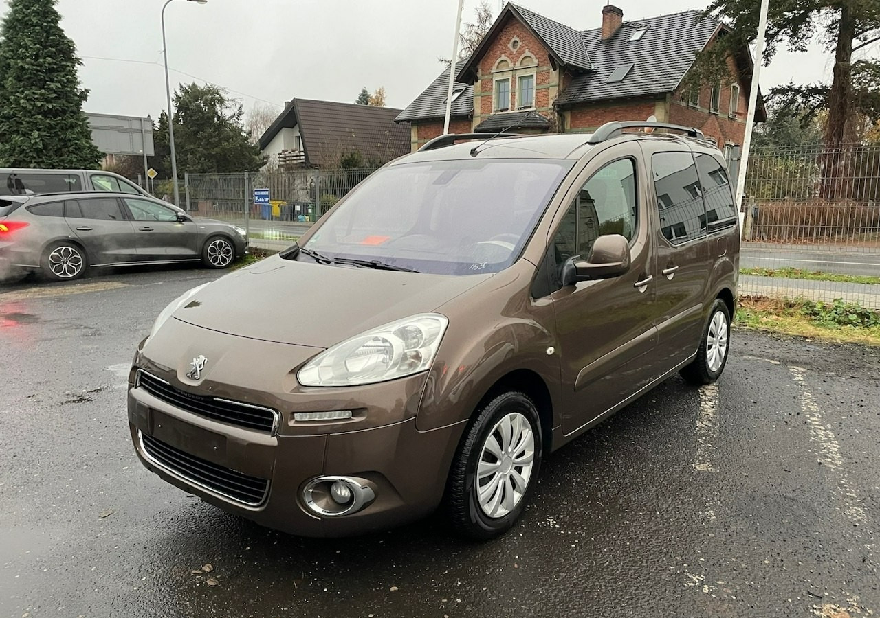 Peugeot Partner II Peugeot Partner Tepee 1.6 VTi 120KM Family Model 2013 - Universalas: foto 1 Peugeot Partner II Peugeot Partner Tepee 1.6 VTi 120KM Family Model 2013 - Universalas: foto 1