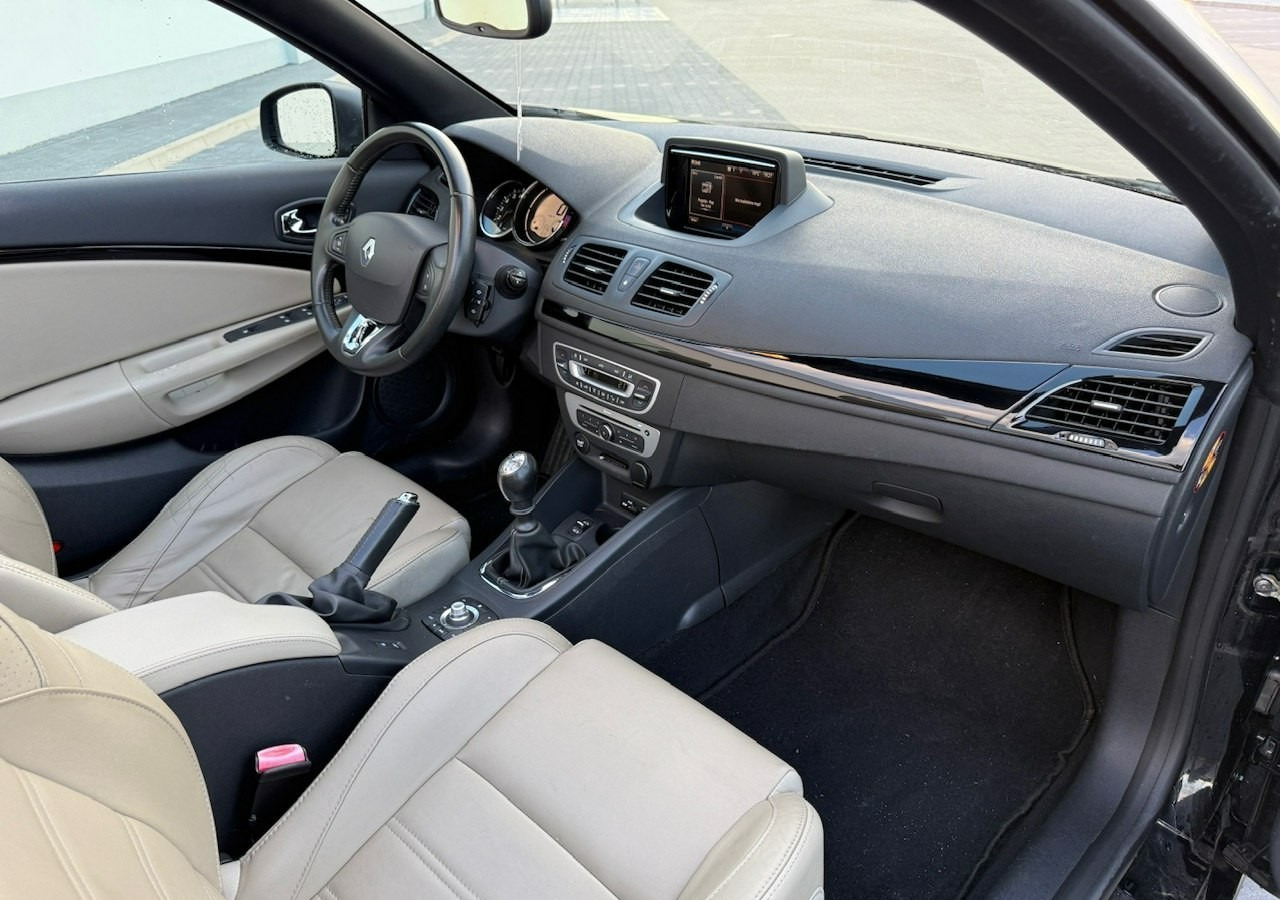 Renault Megane III Cabrio LIFT III 1.2 TCE 131 Skóra Led Navi PDC Bogate wyposażenie 20 - Lengvasis automobilis: foto 4 Renault Megane III Cabrio LIFT III 1.2 TCE 131 Skóra Led Navi PDC Bogate wyposażenie 20 - Lengvasis automobilis: foto 4