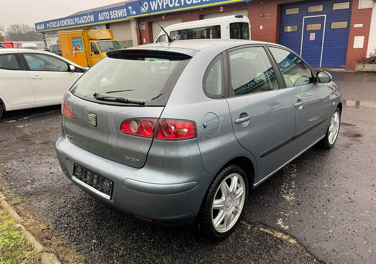 SEAT Ibiza IV 1,4 16V 75KM Sport Edition 1właściciel Klimatronik Alufelgi 2006 - Hečbekas: foto 4 SEAT Ibiza IV 1,4 16V 75KM Sport Edition 1właściciel Klimatronik Alufelgi 2006 - Hečbekas: foto 4