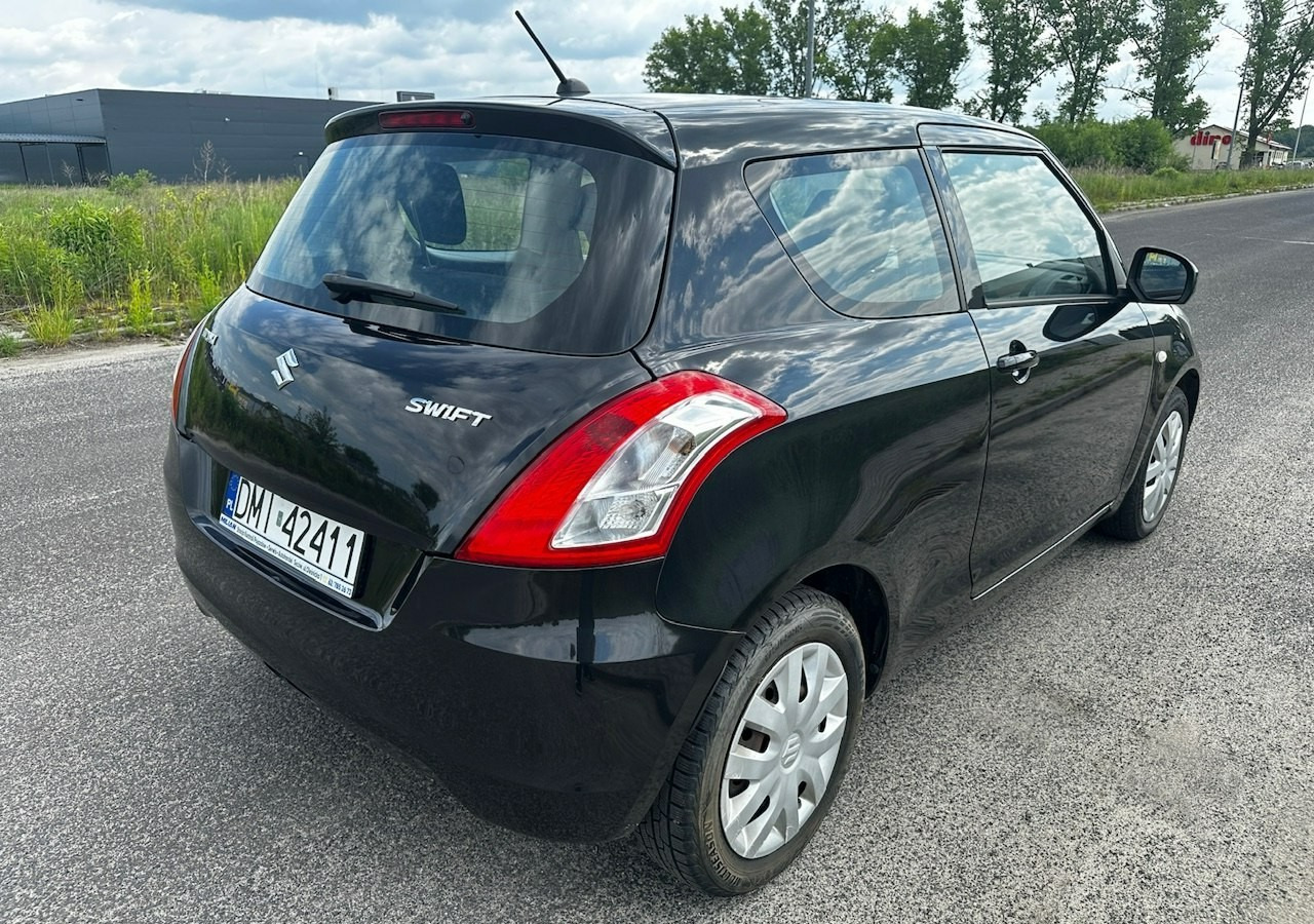 Suzuki Swift V Suzuki Swift 1.2-94KM Klima Model 2012 - Hečbekas: foto 4 Suzuki Swift V Suzuki Swift 1.2-94KM Klima Model 2012 - Hečbekas: foto 4