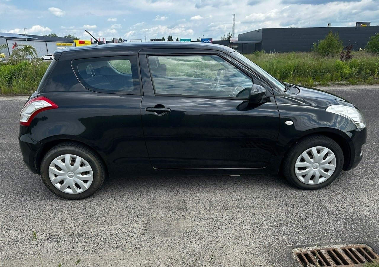 Suzuki Swift V Suzuki Swift 1.2-94KM Klima Model 2012 - Hečbekas: foto 5 Suzuki Swift V Suzuki Swift 1.2-94KM Klima Model 2012 - Hečbekas: foto 5