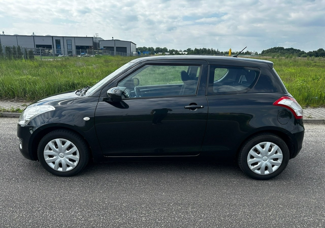 Suzuki Swift V Suzuki Swift 1.2-94KM Klima Model 2012 - Hečbekas: foto 2 Suzuki Swift V Suzuki Swift 1.2-94KM Klima Model 2012 - Hečbekas: foto 2