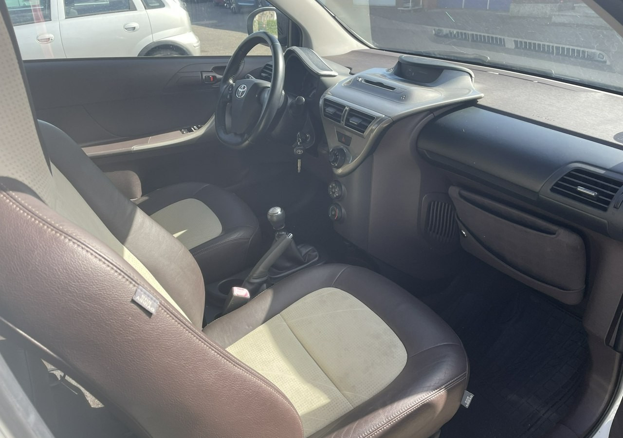 Toyota IQ Toyota iQ Klima - Hečbekas: foto 4 Toyota IQ Toyota iQ Klima - Hečbekas: foto 4