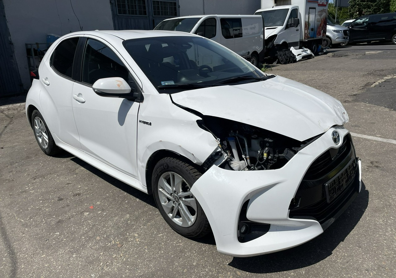 Toyota Yaris IV Toyota Yaris Hybrid 1.5 Active Salon PL 2023 FV 23% - Hečbekas: foto 2 Toyota Yaris IV Toyota Yaris Hybrid 1.5 Active Salon PL 2023 FV 23% - Hečbekas: foto 2