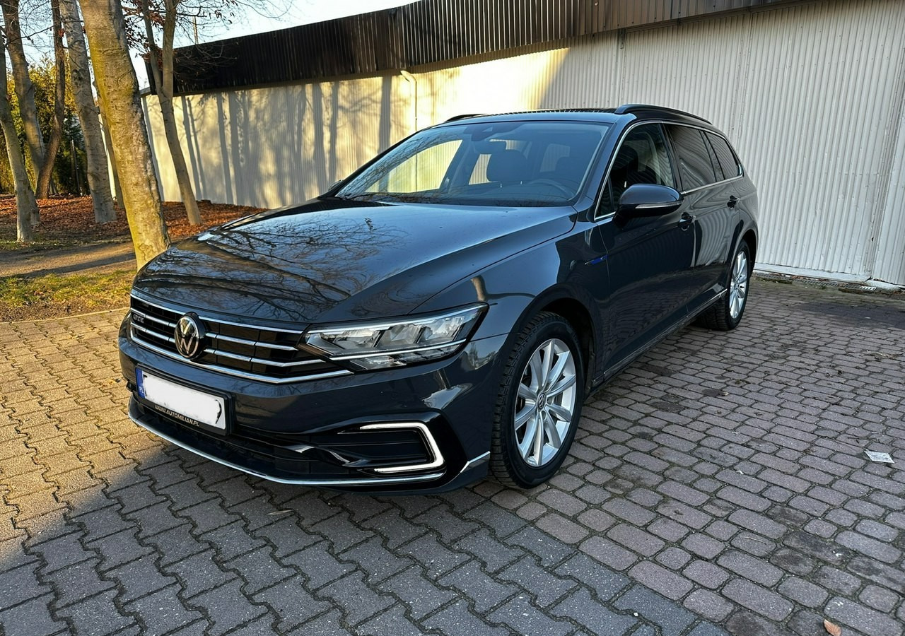 Volkswagen Passat B8 GTE 1.4TSI 218KM Hybryda Plug-in zasięg 50km Panorama*Navi*Skóra*FV2 - Lengvasis automobilis: foto 1 Volkswagen Passat B8 GTE 1.4TSI 218KM Hybryda Plug-in zasięg 50km Panorama*Navi*Skóra*FV2 - Lengvasis automobilis: foto 1
