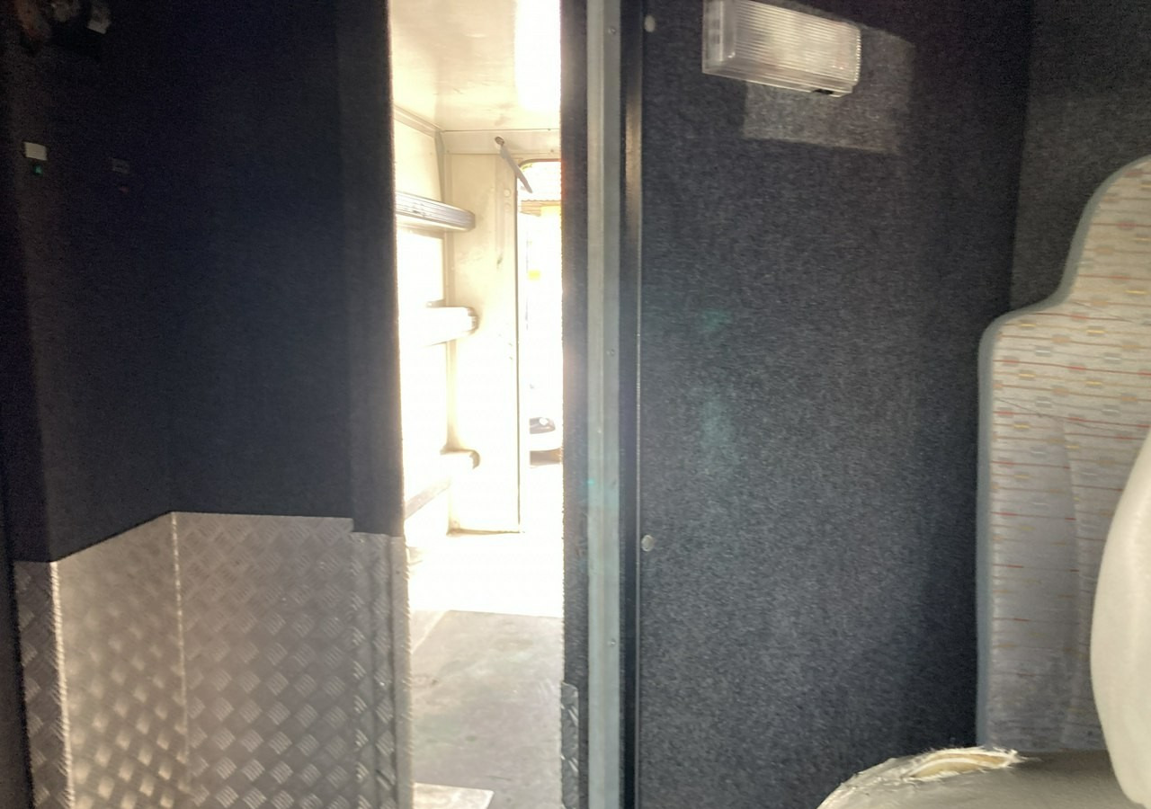 Inkasatorius Volkswagen Transporter Trasporter T5 Bankowóz kuloodporny opanceżony Model 2015: foto 14