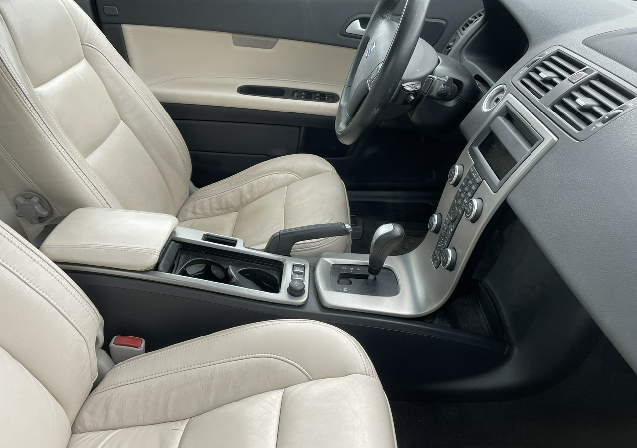 Volvo C70 II Volvo C70 2.0-136KM Cabrio Kabriolet 2010 - Lengvasis automobilis: foto 4 Volvo C70 II Volvo C70 2.0-136KM Cabrio Kabriolet 2010 - Lengvasis automobilis: foto 4
