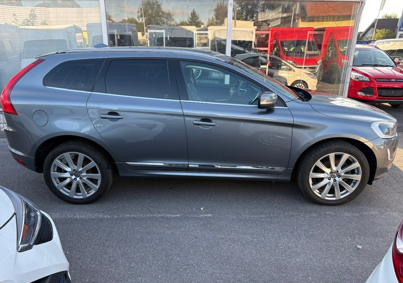 Volvo XC60 I Volvo XC 60 2,4 D4 AWD 190KM Summum Navi Panorama Skóry Kamera 2017 - Visureigis: foto 2 Volvo XC60 I Volvo XC 60 2,4 D4 AWD 190KM Summum Navi Panorama Skóry Kamera 2017 - Visureigis: foto 2