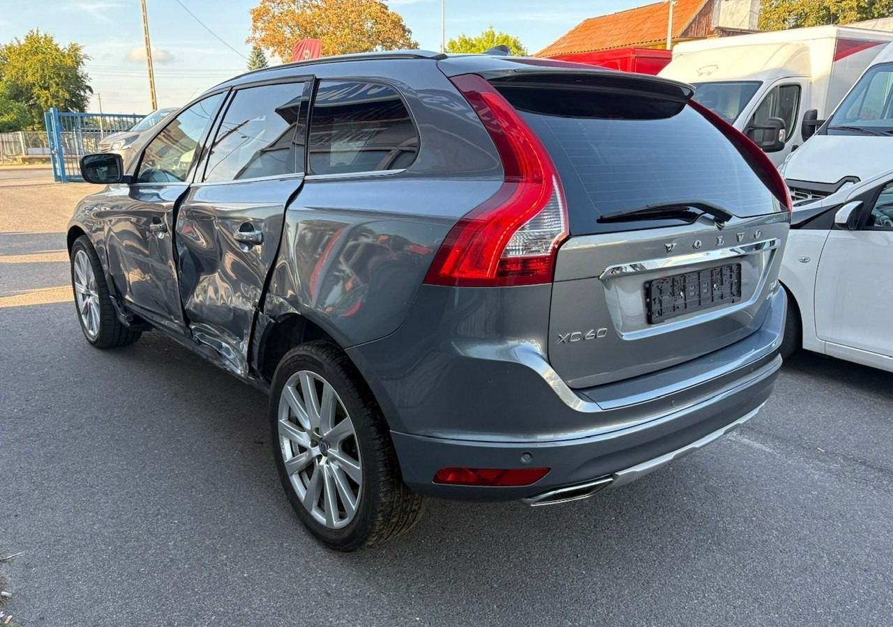 Volvo XC60 I Volvo XC 60 2,4 D4 AWD 190KM Summum Navi Panorama Skóry Kamera 2017 - Visureigis: foto 5 Volvo XC60 I Volvo XC 60 2,4 D4 AWD 190KM Summum Navi Panorama Skóry Kamera 2017 - Visureigis: foto 5
