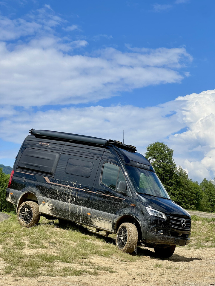 ADRIA Super Twin 600 SP - Mikroautobusas kemperis: foto 1 ADRIA Super Twin 600 SP - Mikroautobusas kemperis: foto 1