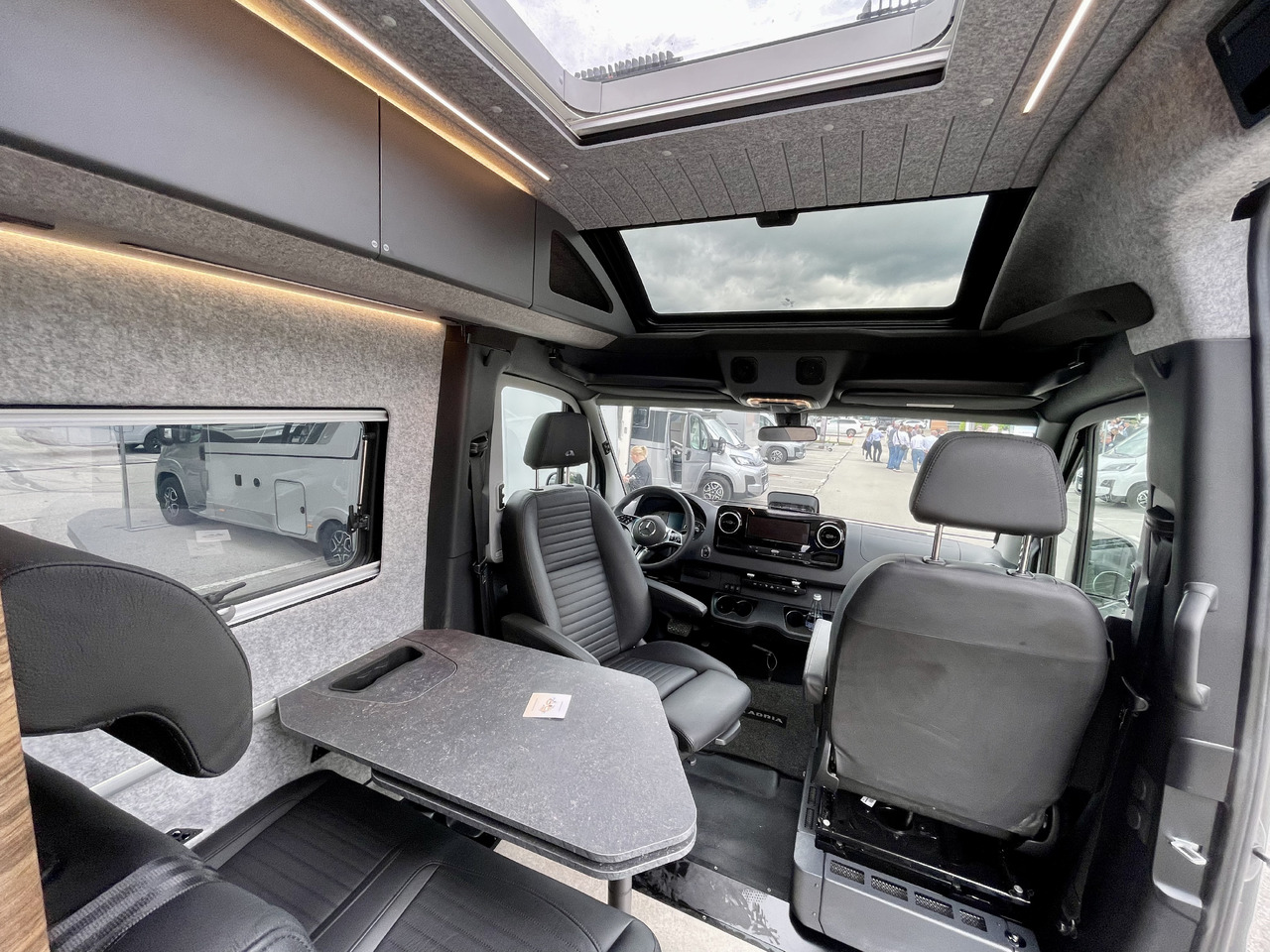 ADRIA Super Twin 600 SP - Mikroautobusas kemperis: foto 5 ADRIA Super Twin 600 SP - Mikroautobusas kemperis: foto 5