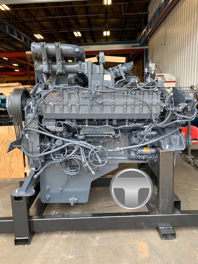 Komatsu SAA12V140E-3 - Variklis: foto 1 Komatsu SAA12V140E-3 - Variklis: foto 1
