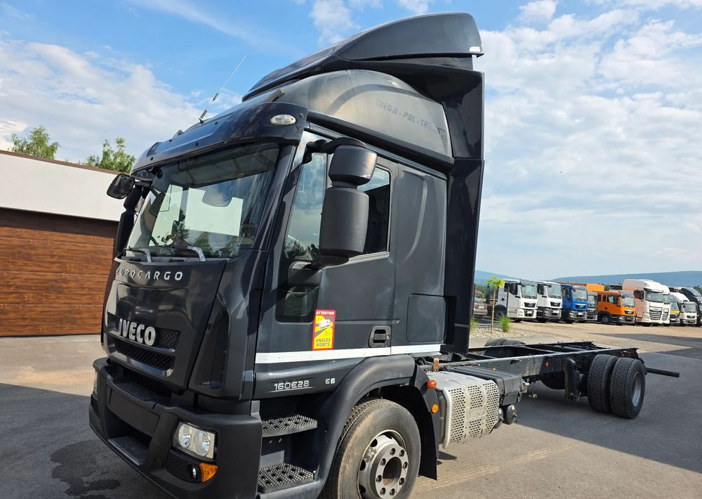 Iveco EUROCARGO 160E28  RAMA DO ZABUDOWY/  LAWETA / MANUAL / - Tentinis sunkvežimis: foto 1 Iveco EUROCARGO 160E28  RAMA DO ZABUDOWY/  LAWETA / MANUAL / - Tentinis sunkvežimis: foto 1