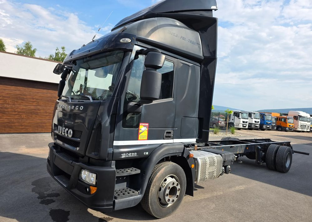 Iveco EUROCARGO 160E28 RAMA DO ZABUDOWY/ LAWETA / MANUAL / - Tentinis sunkvežimis: foto 2 Iveco EUROCARGO 160E28 RAMA DO ZABUDOWY/ LAWETA / MANUAL / - Tentinis sunkvežimis: foto 2