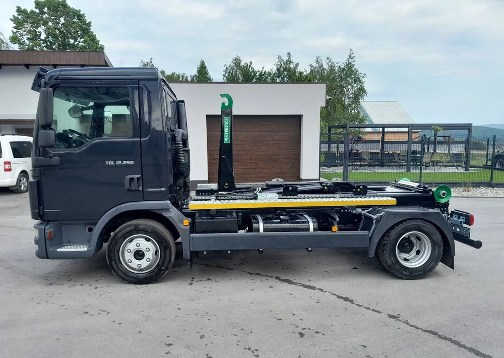MAN TGL 12.250 nowe urządzenie hakowe SKIBICKI HKS 8/3300 ATEGO / TGM - Hook-lift sunkvežimis: foto 1 MAN TGL 12.250 nowe urządzenie hakowe SKIBICKI HKS 8/3300 ATEGO / TGM - Hook-lift sunkvežimis: foto 1