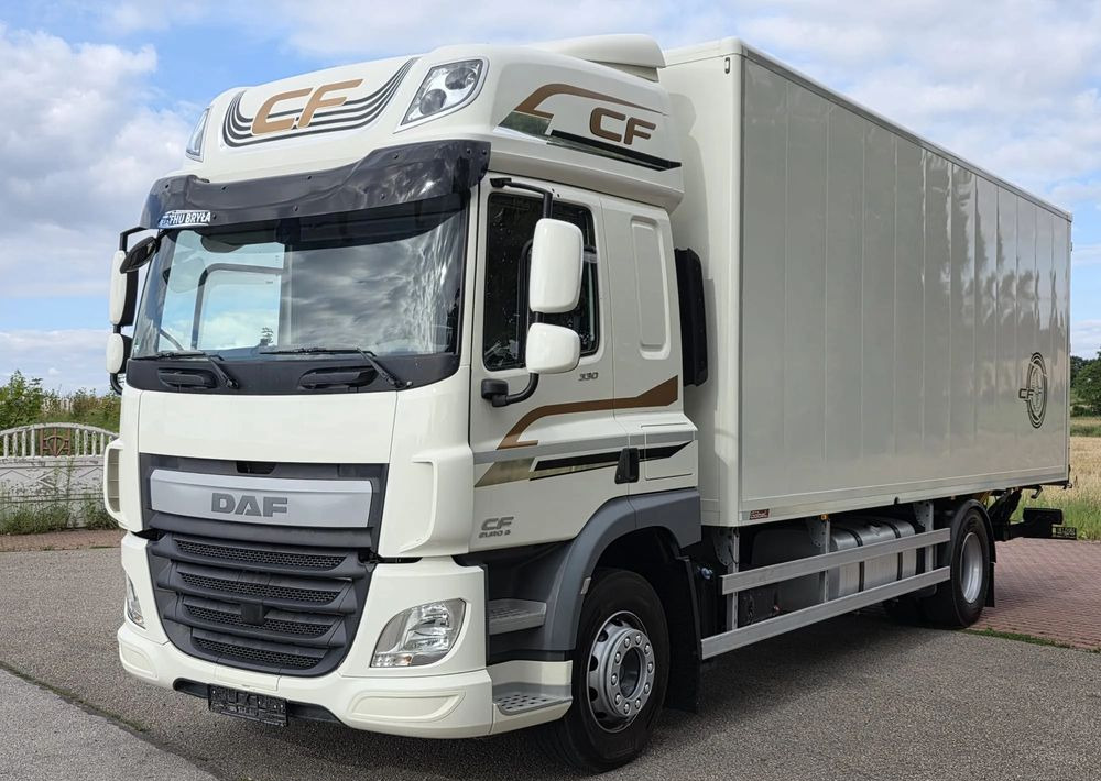 DAF CF 330 / 10.2017 / KONTENER MEBLOWY / IZOTERMA / WINDA / 18 PALET / E6 / NISKI PRZEBIEG / Z NIEMIEC / JAK NOWY / DUŻY SILNIK 10 837cm3// - Furgonas sunkvežimis: foto 2 DAF CF 330 / 10.2017 / KONTENER MEBLOWY / IZOTERMA / WINDA / 18 PALET / E6 / NISKI PRZEBIEG / Z NIEMIEC / JAK NOWY / DUŻY SILNIK 10 837cm3// - Furgonas sunkvežimis: foto 2