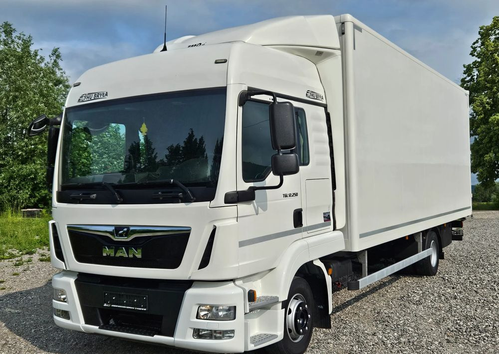 MAN TGL 12.250/KONTENER/IZOTERMA/WINDA/2019R/EURO 6/PEŁEN SERWIS/SPROWADZONY/ZADBANY/JAK NOWY/ KSIĄŻKA SERWISOWA/E6/17 PALET - Furgonas sunkvežimis: foto 1 MAN TGL 12.250/KONTENER/IZOTERMA/WINDA/2019R/EURO 6/PEŁEN SERWIS/SPROWADZONY/ZADBANY/JAK NOWY/ KSIĄŻKA SERWISOWA/E6/17 PALET - Furgonas sunkvežimis: foto 1