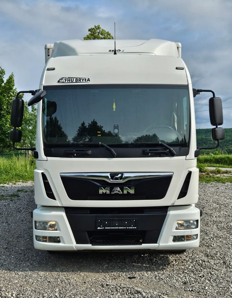 MAN TGL 12.250/KONTENER/IZOTERMA/WINDA/2019R/EURO 6/PEŁEN SERWIS/SPROWADZONY/ZADBANY/JAK NOWY/ KSIĄŻKA SERWISOWA/E6/17 PALET - Furgonas sunkvežimis: foto 3 MAN TGL 12.250/KONTENER/IZOTERMA/WINDA/2019R/EURO 6/PEŁEN SERWIS/SPROWADZONY/ZADBANY/JAK NOWY/ KSIĄŻKA SERWISOWA/E6/17 PALET - Furgonas sunkvežimis: foto 3