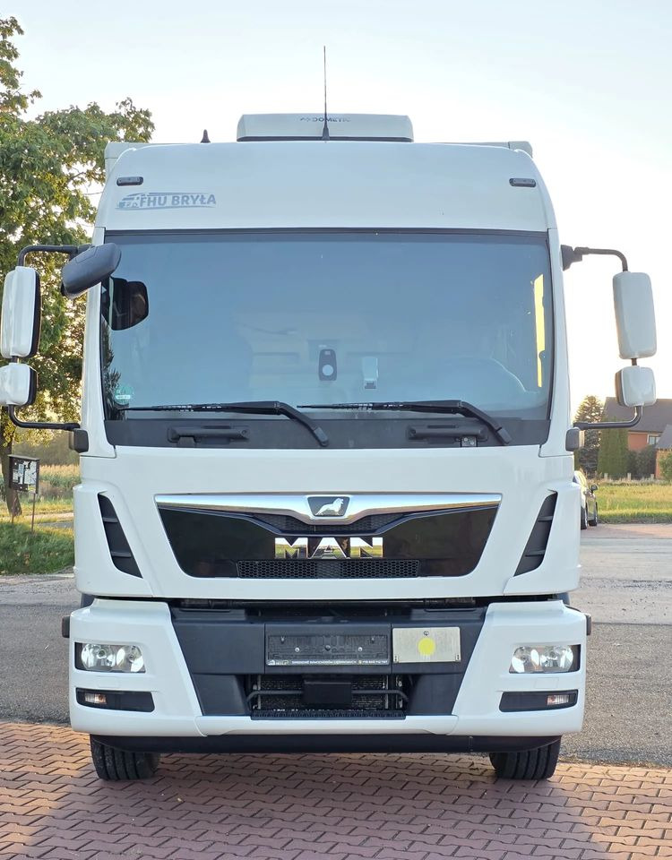 MAN TGM 15.290 / TGL / KONTENER / IZOTERMA / WINDA / KLIMA POSTOJOWA / 2019R / EURO 6 / PEŁEN SERWIS / 8200KG ŁADOWNOŚĆ / SPROWADZONY / ZADBANY / JAK NOWY / KSIĄŻKA SERWISOWA / E6 / 18 PALET - Furgonas sunkvežimis: foto 5 MAN TGM 15.290 / TGL / KONTENER / IZOTERMA / WINDA / KLIMA POSTOJOWA / 2019R / EURO 6 / PEŁEN SERWIS / 8200KG ŁADOWNOŚĆ / SPROWADZONY / ZADBANY / JAK NOWY / KSIĄŻKA SERWISOWA / E6 / 18 PALET - Furgonas sunkvežimis: foto 5