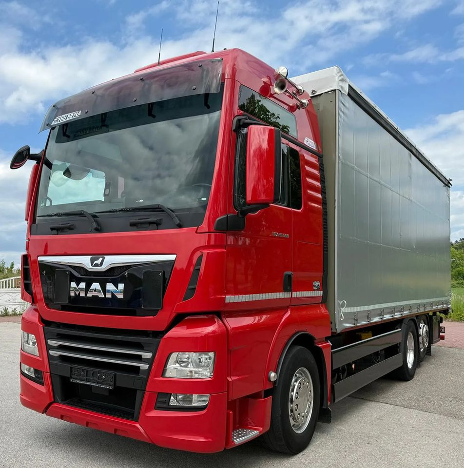 MAN TGX 26.500 / LIFT / 6X2 / KLIMA POSTOJOWA / 18PALET / E6 / FIRANKA / 18 TON ŁADOWNOŚĆ / WINDA / NISKI PRZEBIEG / JEDEN WŁAŚCICIEL / PODWIESZANA OŚ - Tentinis sunkvežimis: foto 1 MAN TGX 26.500 / LIFT / 6X2 / KLIMA POSTOJOWA / 18PALET / E6 / FIRANKA / 18 TON ŁADOWNOŚĆ / WINDA / NISKI PRZEBIEG / JEDEN WŁAŚCICIEL / PODWIESZANA OŚ - Tentinis sunkvežimis: foto 1
