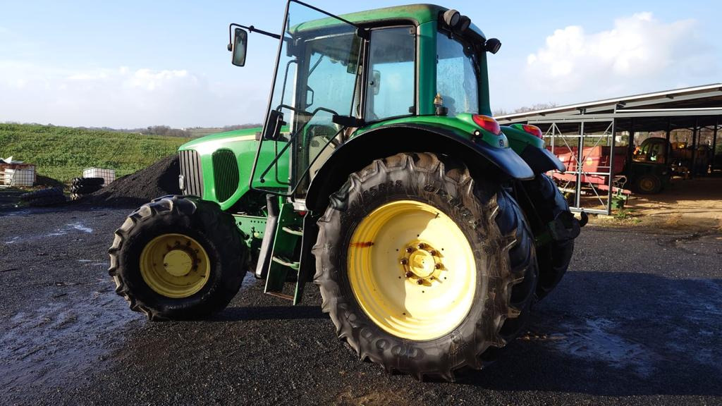 JOHN DEERE 6520 - Žemės ūkio technika: foto 1 JOHN DEERE 6520 - Žemės ūkio technika: foto 1