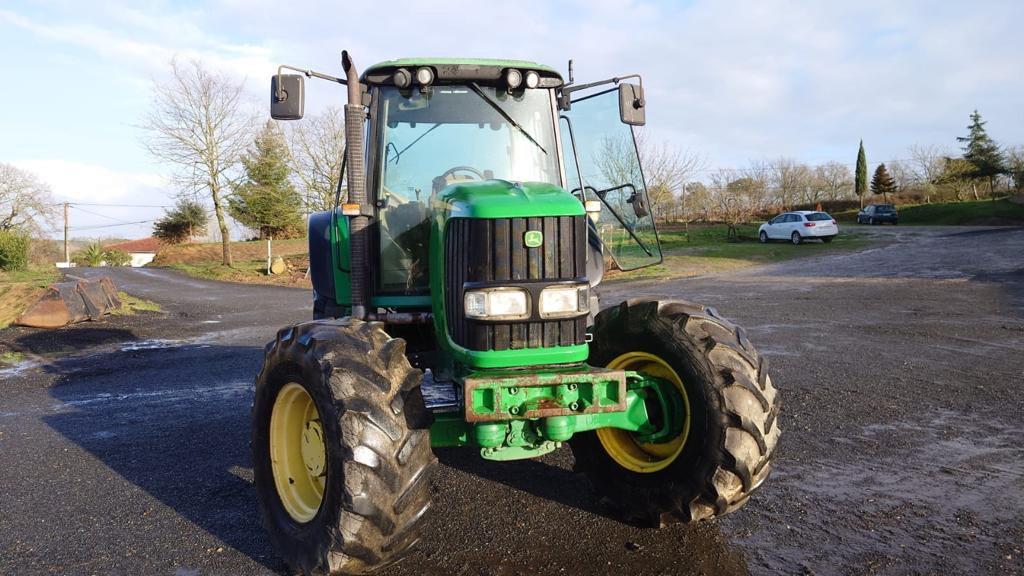 JOHN DEERE 6520 - Žemės ūkio technika: foto 3 JOHN DEERE 6520 - Žemės ūkio technika: foto 3