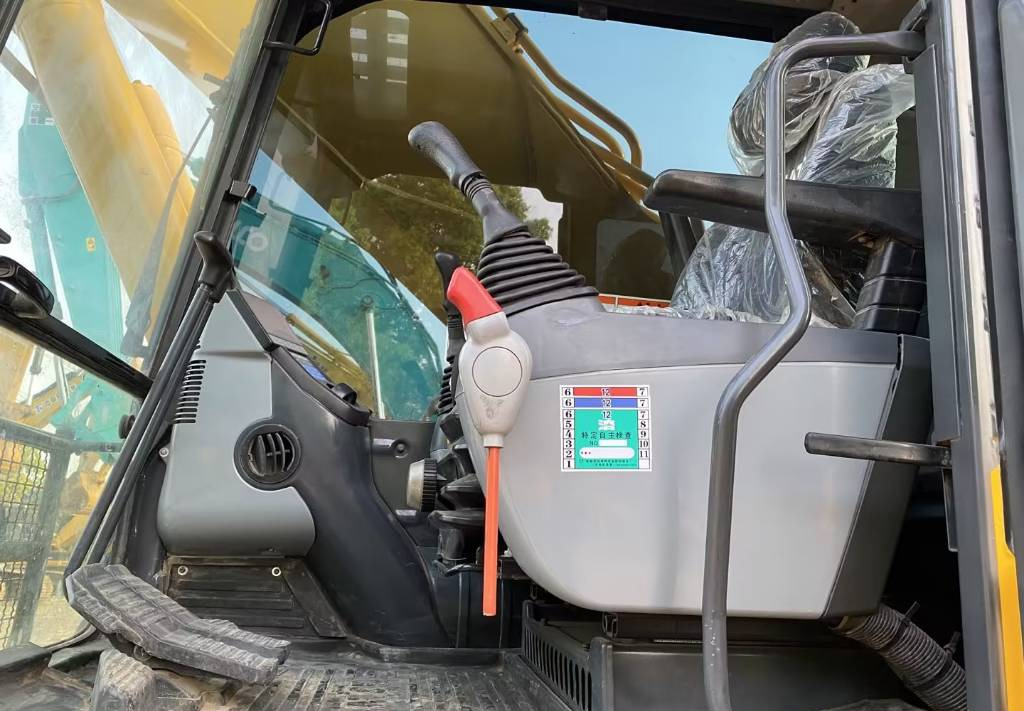 KOMATSU PC 450-8 - Vikšrinis ekskavatorius: foto 5 KOMATSU PC 450-8 - Vikšrinis ekskavatorius: foto 5