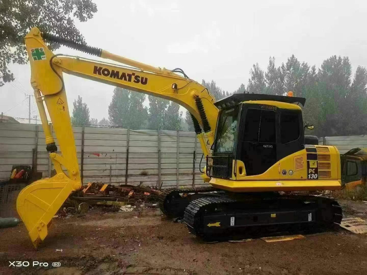 Komatsu PC 130-7 PC130 PC130-7 - Vikšrinis ekskavatorius: foto 1 Komatsu PC 130-7 PC130 PC130-7 - Vikšrinis ekskavatorius: foto 1