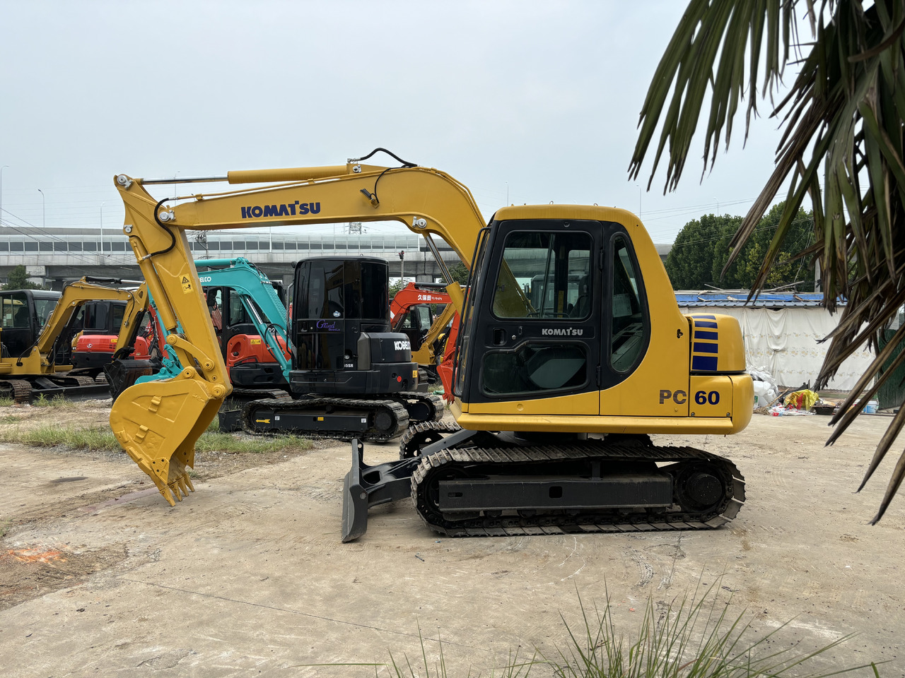 Komatsu PC 60-7 - Mini ekskavatorius: foto 1 Komatsu PC 60-7 - Mini ekskavatorius: foto 1