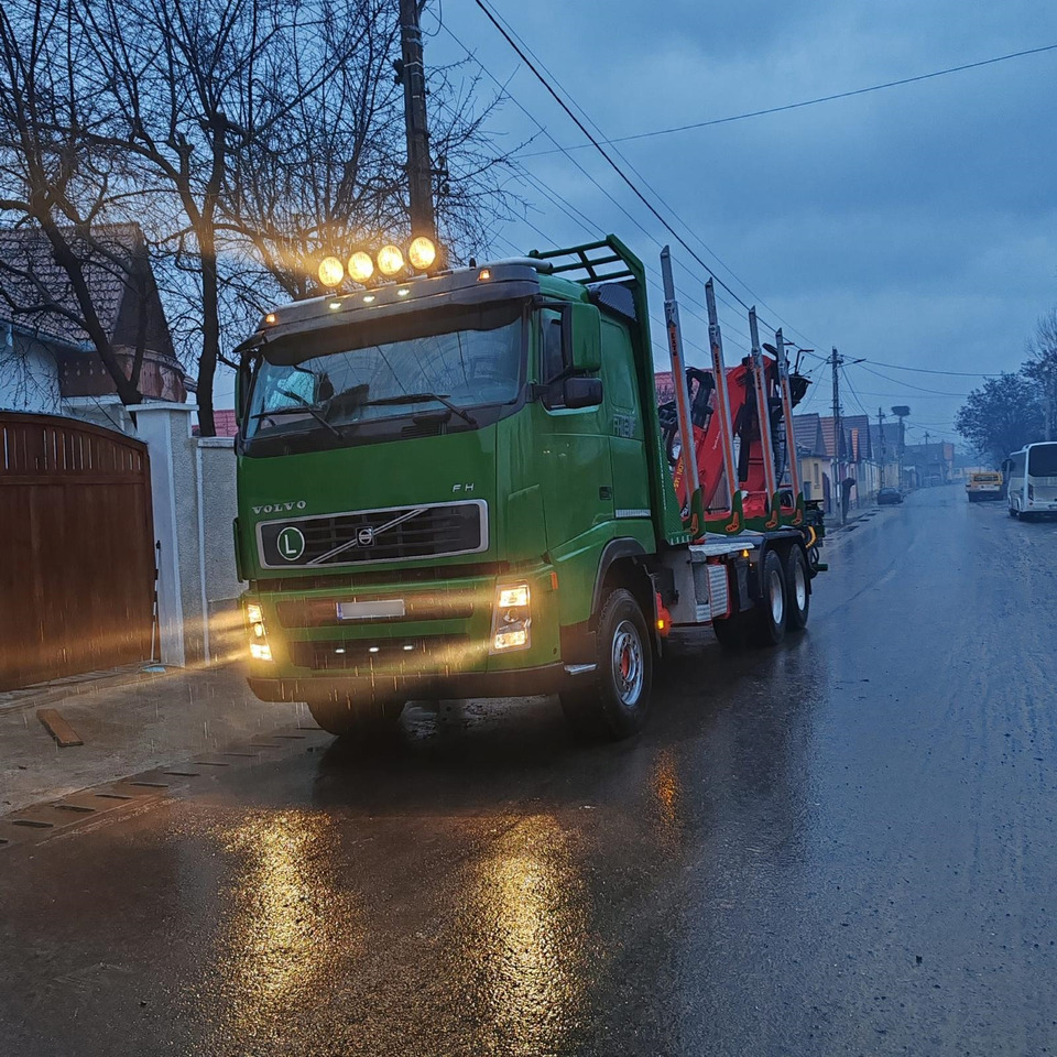 VOLVO FH12 - Miškovežis, Sunkvežimis su kranu: foto 2 VOLVO FH12 - Miškovežis, Sunkvežimis su kranu: foto 2