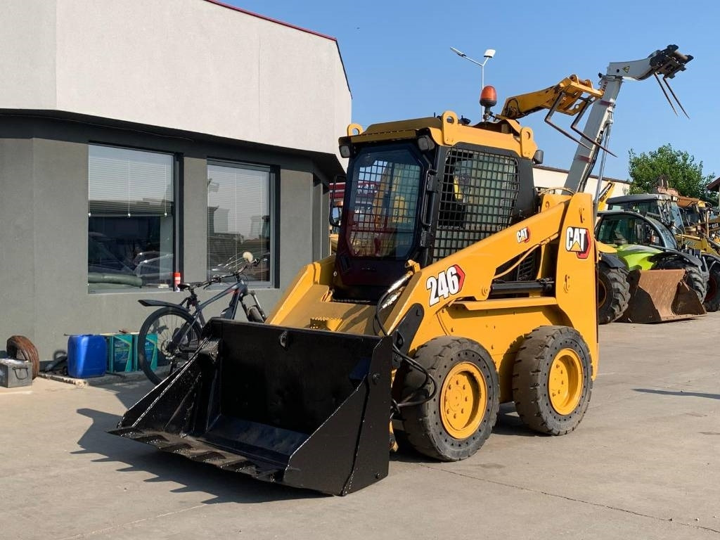 CAT 246 - Mini krautuvas: foto 1 CAT 246 - Mini krautuvas: foto 1