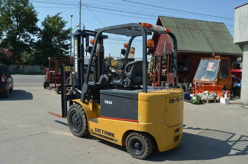 Detank FB30 - Elektrinis krautuvas: foto 4 Detank FB30 - Elektrinis krautuvas: foto 4