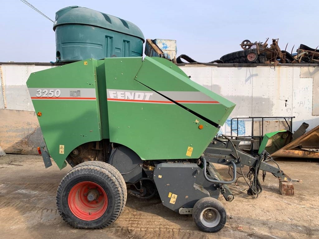 Fendt 3250 - Ruloninis presas: foto 2 Fendt 3250 - Ruloninis presas: foto 2
