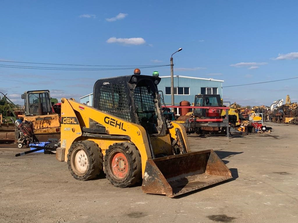 Gehl R 220  - Mini krautuvas: foto 4 Gehl R 220  - Mini krautuvas: foto 4