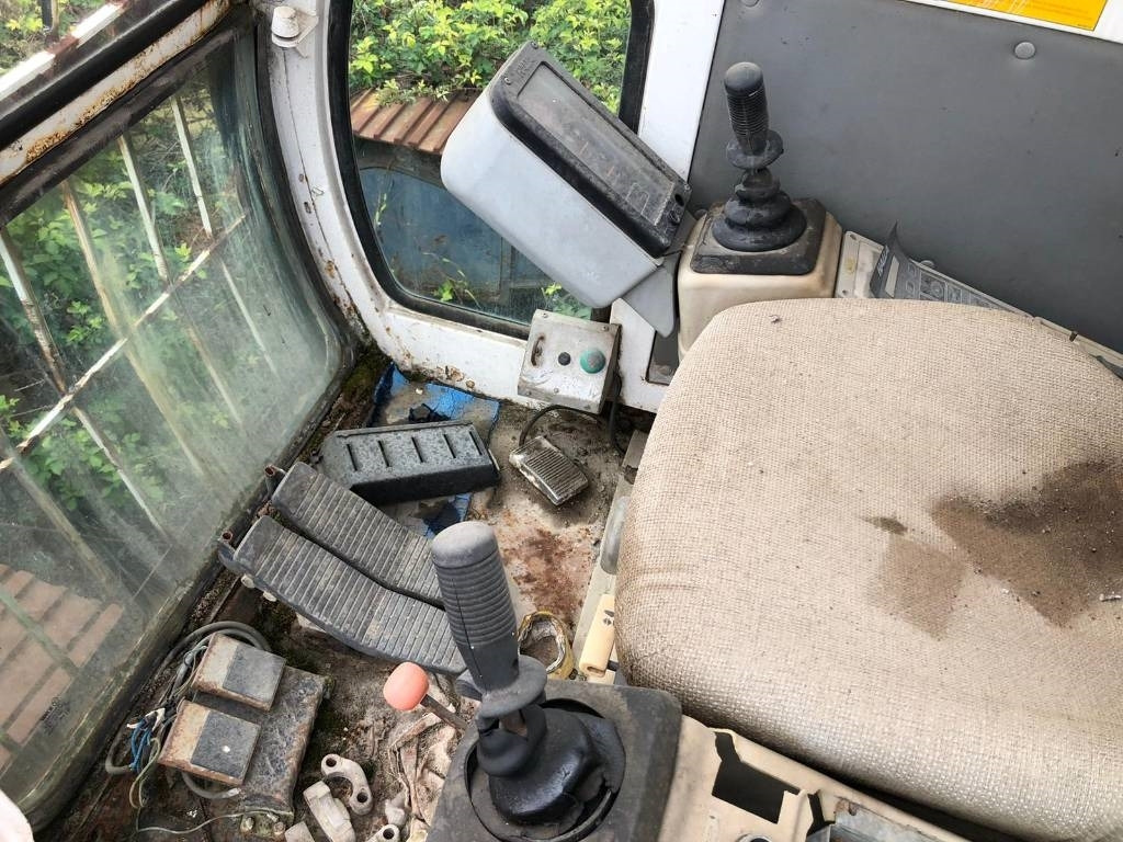 Halla Hitachi HE 280 ICE - Vikšrinis ekskavatorius: foto 5 Halla Hitachi HE 280 ICE - Vikšrinis ekskavatorius: foto 5