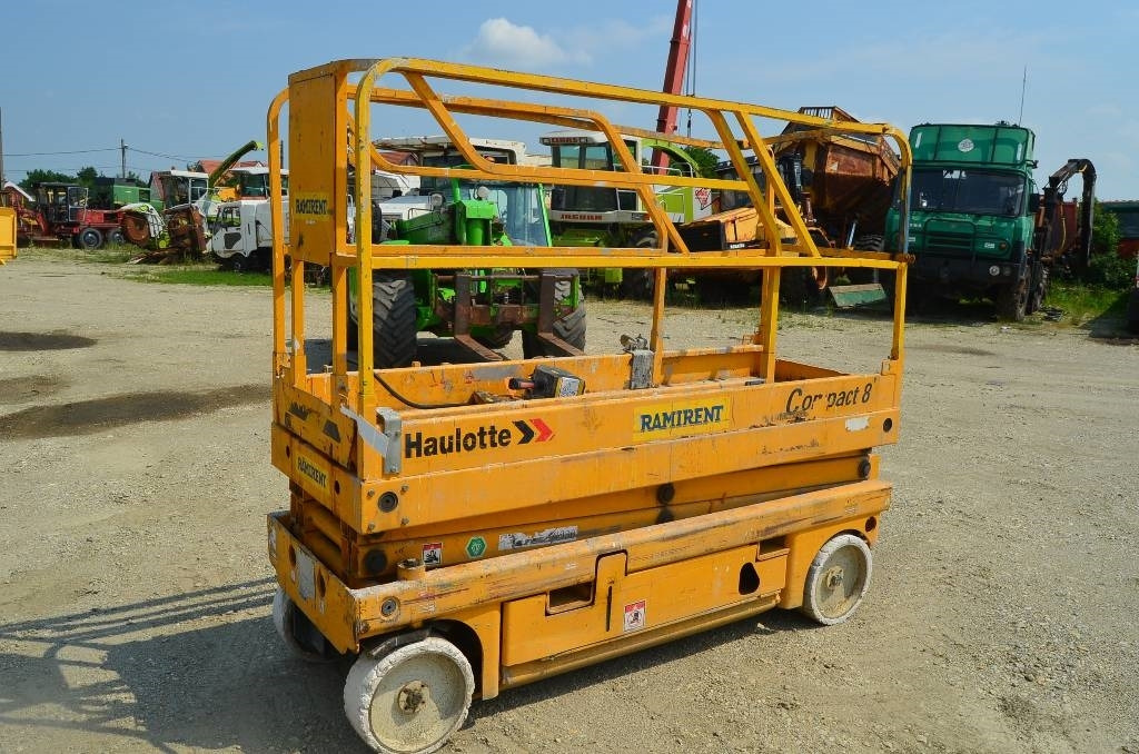 Haulotte Compact 8 - Žirklinis keltuvas: foto 1 Haulotte Compact 8 - Žirklinis keltuvas: foto 1