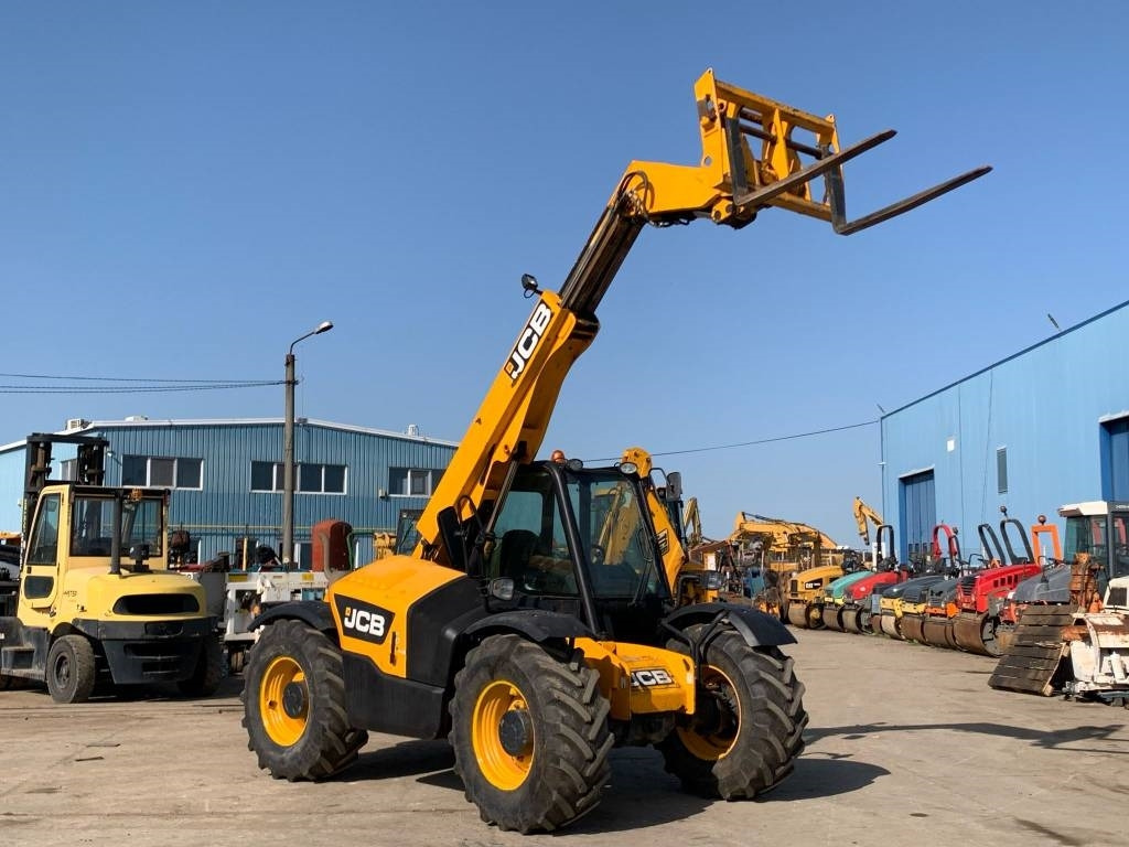 JCB 526-56 Agri - Teleskopinis krautuvas: foto 1 JCB 526-56 Agri - Teleskopinis krautuvas: foto 1