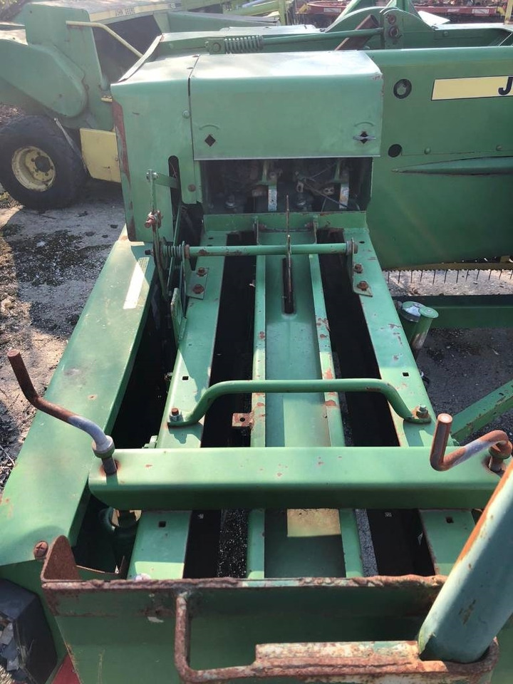 John Deere 459 - Stačiakampių ryšulių presas: foto 4 John Deere 459 - Stačiakampių ryšulių presas: foto 4
