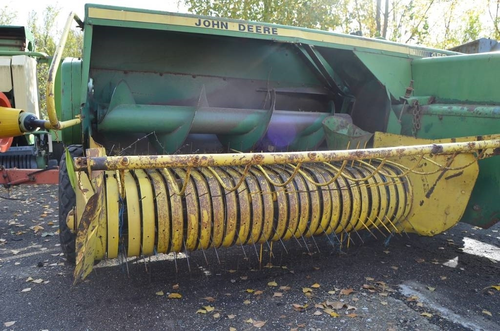 John Deere 468 - Stačiakampių ryšulių presas: foto 3 John Deere 468 - Stačiakampių ryšulių presas: foto 3