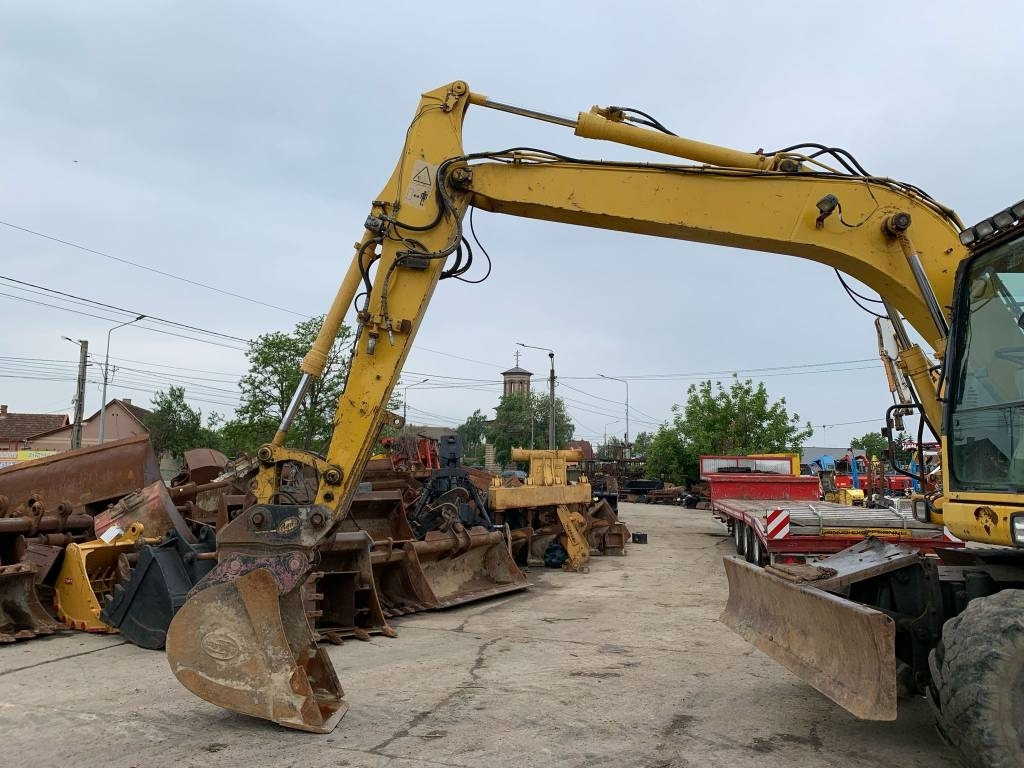 Komatsu PW 140-7 - Ratinis ekskavatorius: foto 4 Komatsu PW 140-7 - Ratinis ekskavatorius: foto 4