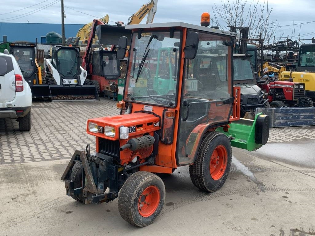 Kubota B 4200 - Traktorius: foto 1 Kubota B 4200 - Traktorius: foto 1