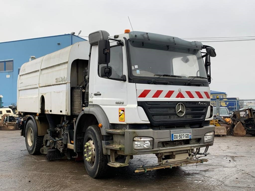 Mercedes-Benz Axor 1829 - Gatvių šlavimo mašina: foto 2 Mercedes-Benz Axor 1829 - Gatvių šlavimo mašina: foto 2