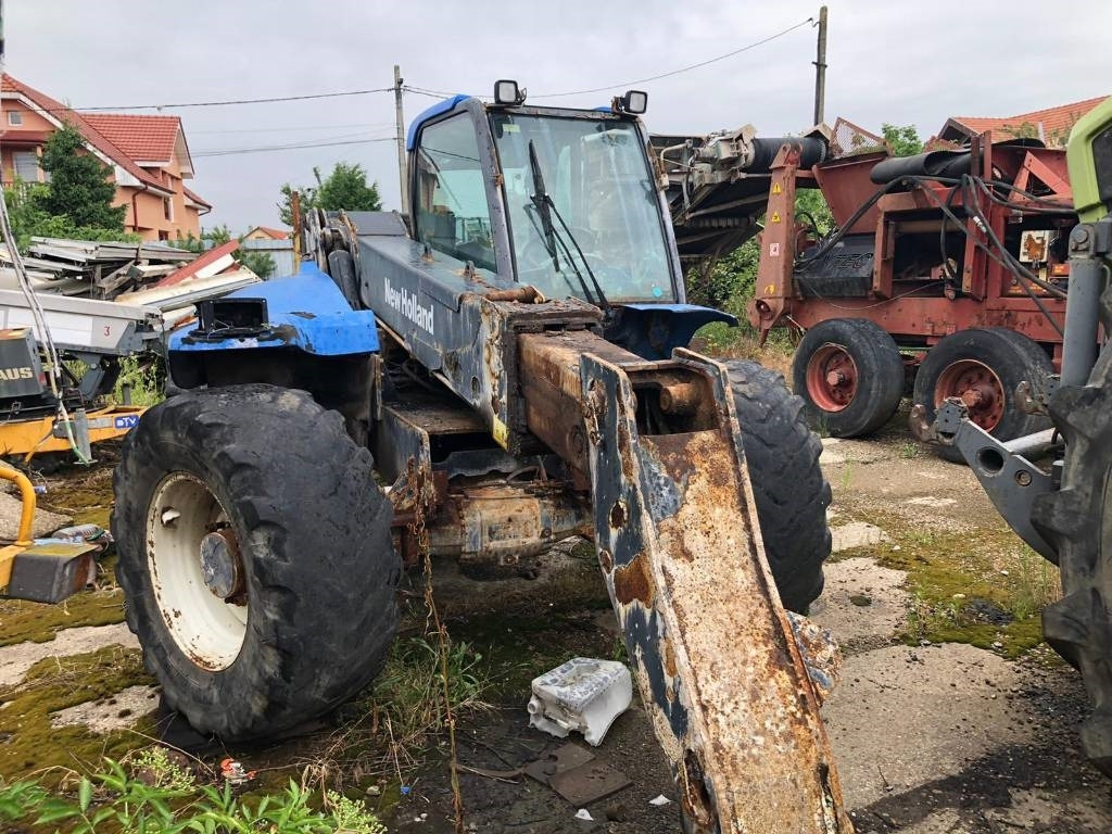 New Holland LM 435-410 FOR PARTS - Teleskopinis krautuvas: foto 1 New Holland LM 435-410 FOR PARTS - Teleskopinis krautuvas: foto 1