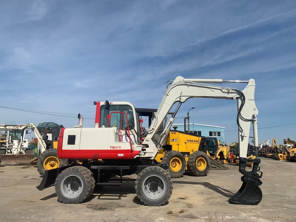 Takeuchi TB070W - Ratinis ekskavatorius: foto 3 Takeuchi TB070W - Ratinis ekskavatorius: foto 3