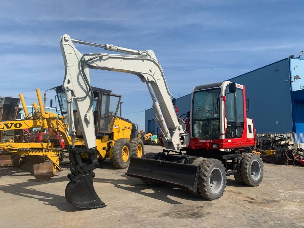 Takeuchi TB070W - Ratinis ekskavatorius: foto 1 Takeuchi TB070W - Ratinis ekskavatorius: foto 1
