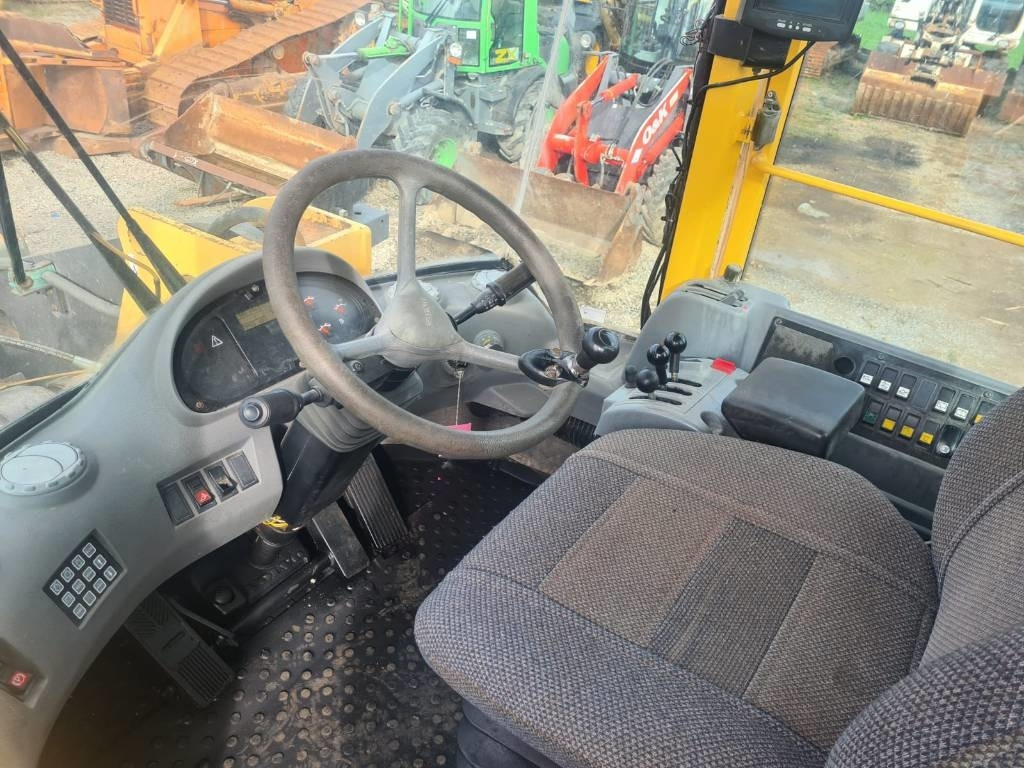 Ratinis krautuvas Volvo L 120 E: foto 8